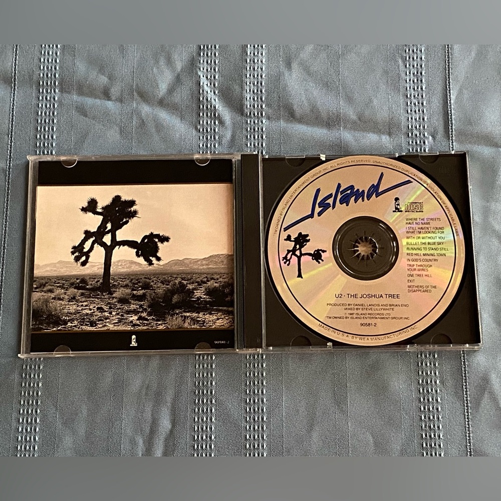 U2 CD - Picture 2 of 16